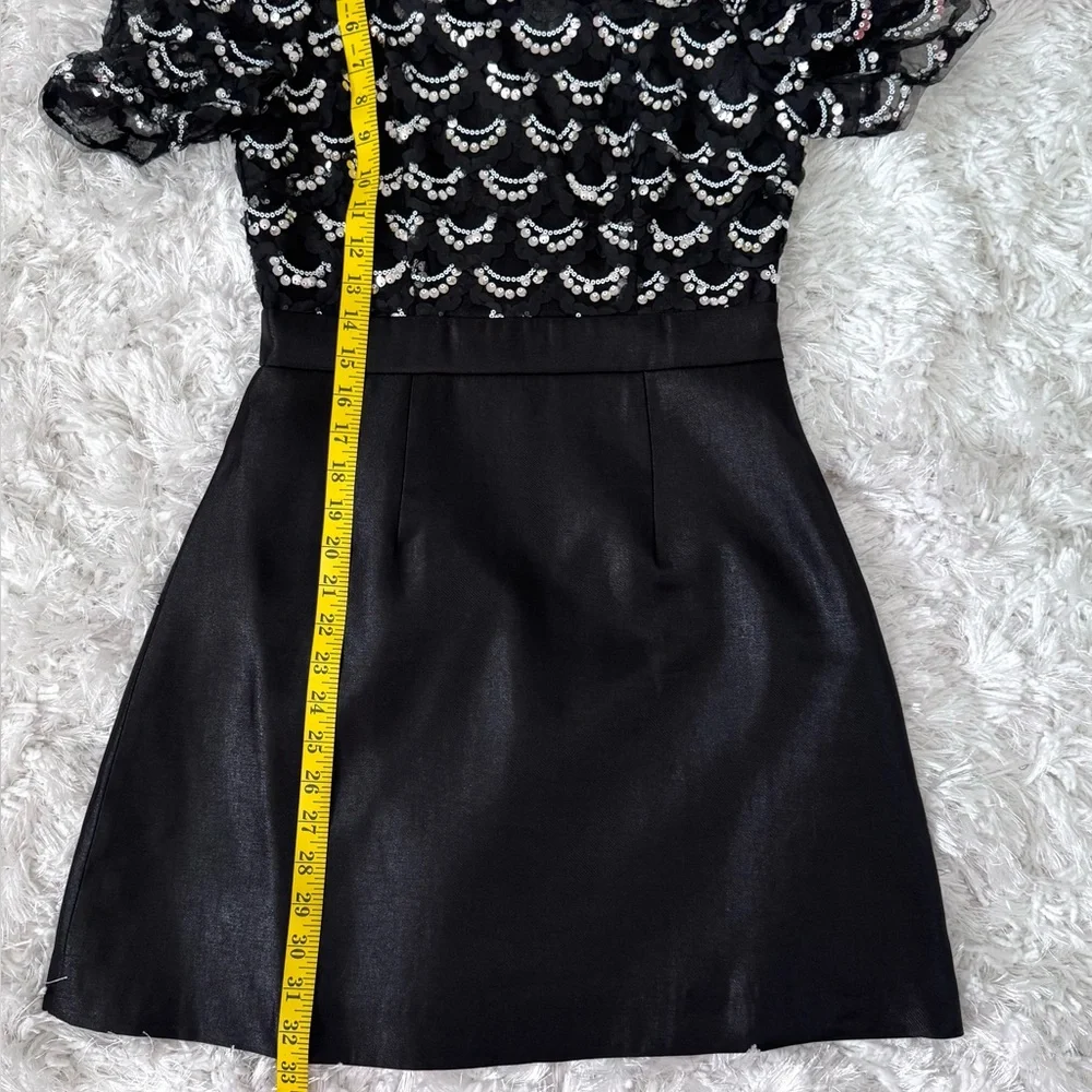 New 🖤 Chic Black and White Mini Dress with Lace Collar - Picture 12 of 17